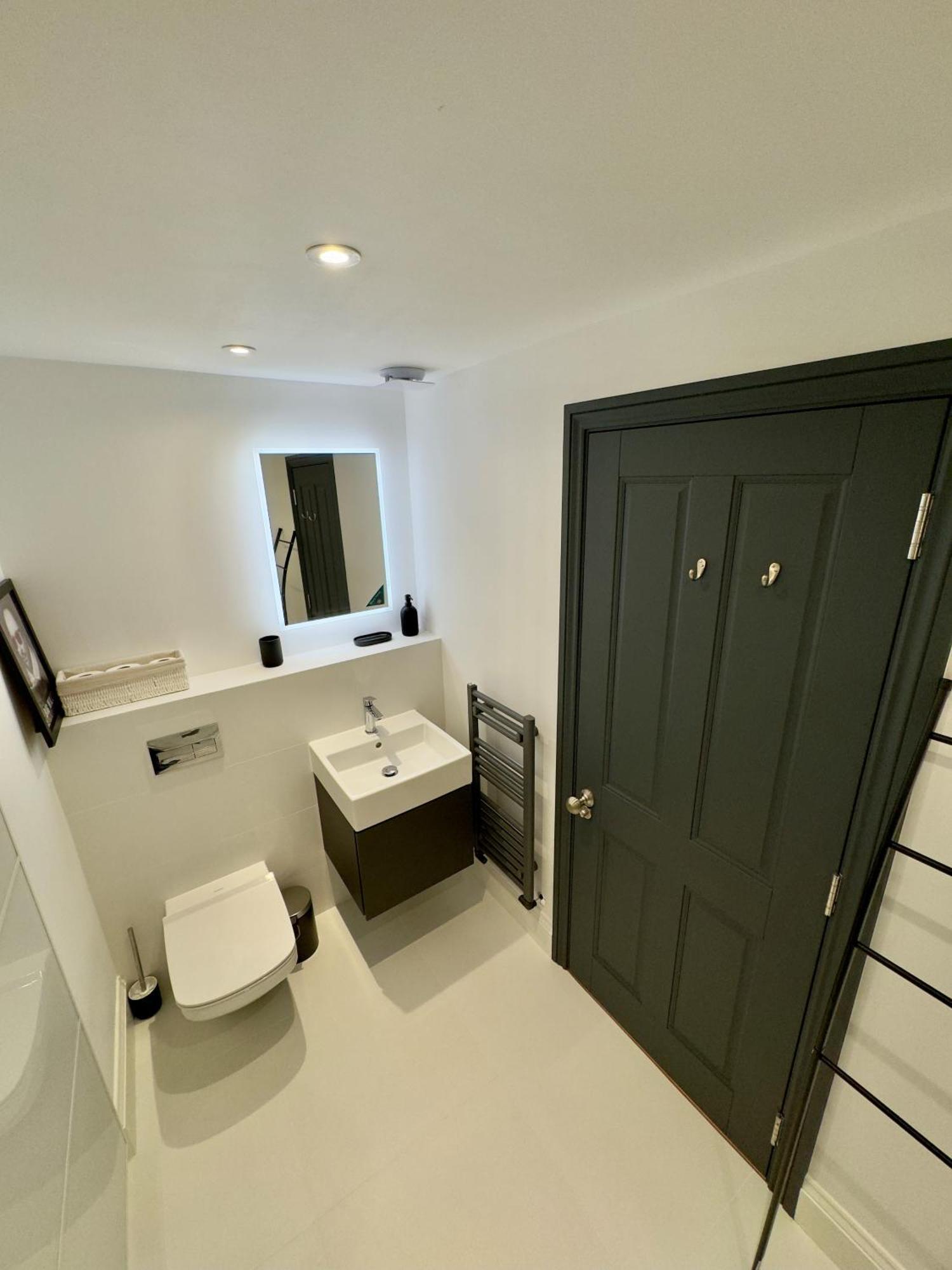 Romeo'S Arch High End Luxury In Centre Of Stratford With Parking Apartment Exterior photo