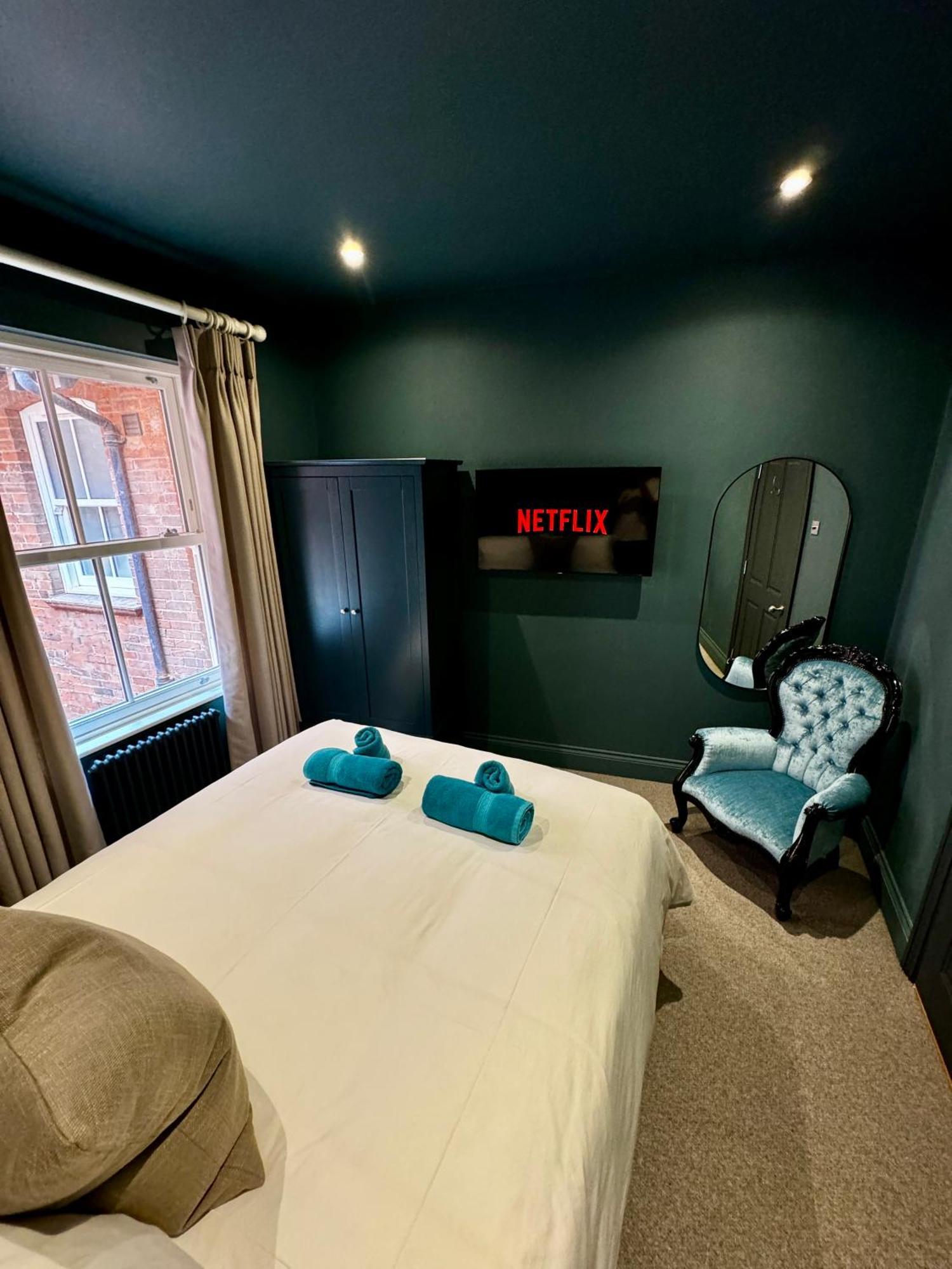 Romeo'S Arch High End Luxury In Centre Of Stratford With Parking Apartment Exterior photo