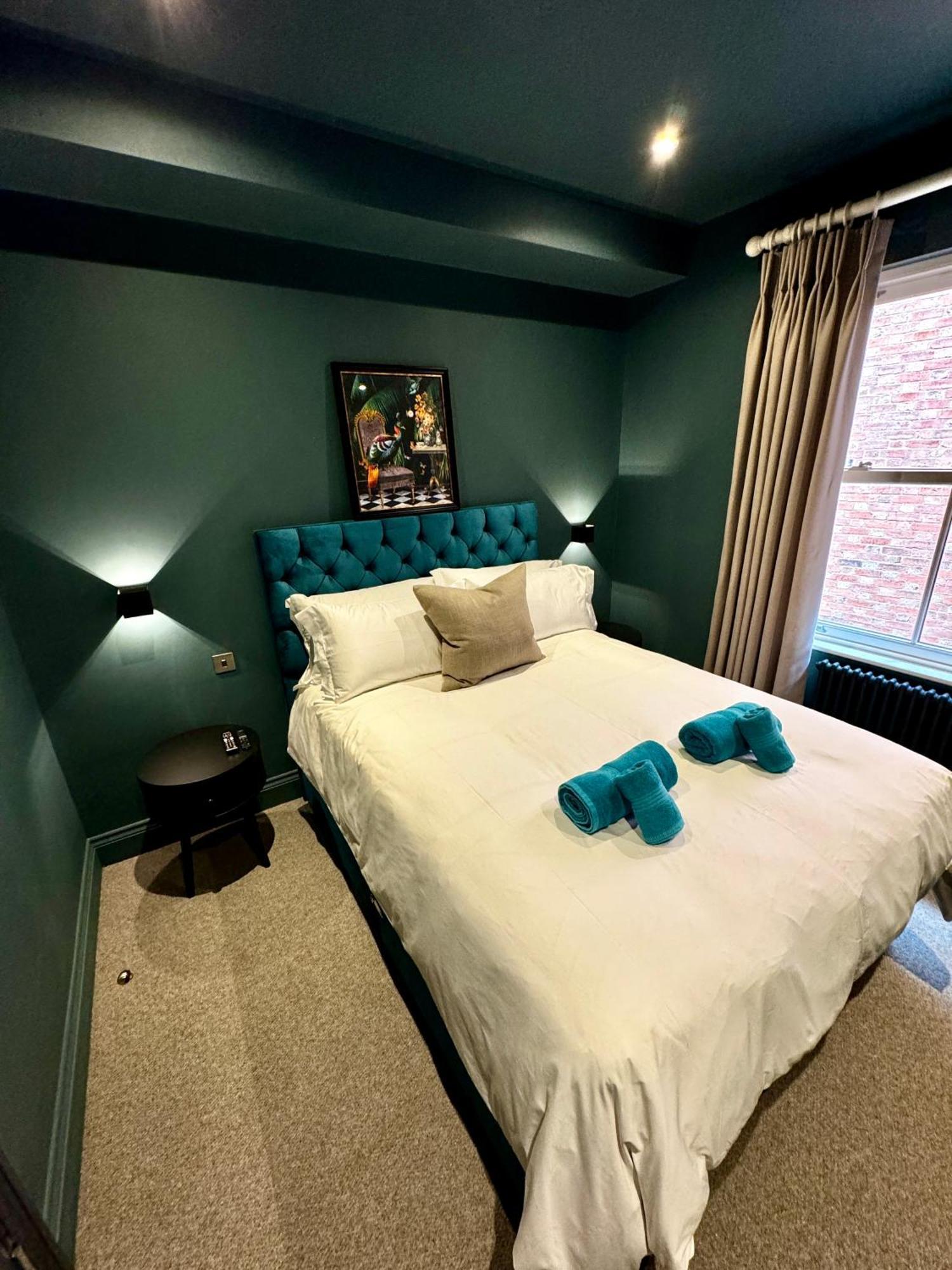 Romeo'S Arch High End Luxury In Centre Of Stratford With Parking Apartment Exterior photo