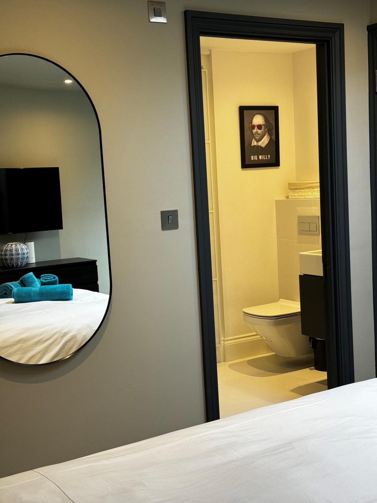 Romeo'S Arch High End Luxury In Centre Of Stratford With Parking Apartment Exterior photo