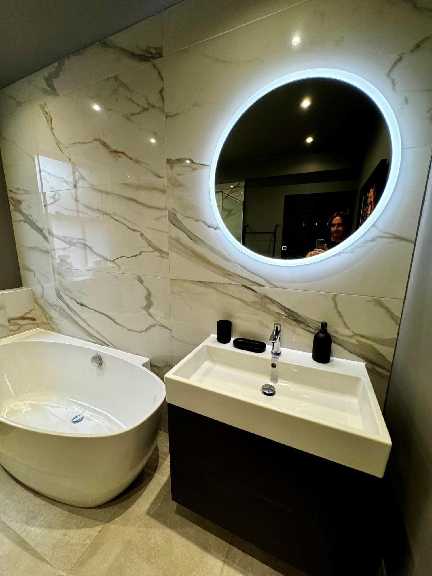 Romeo'S Arch High End Luxury In Centre Of Stratford With Parking Apartment Exterior photo
