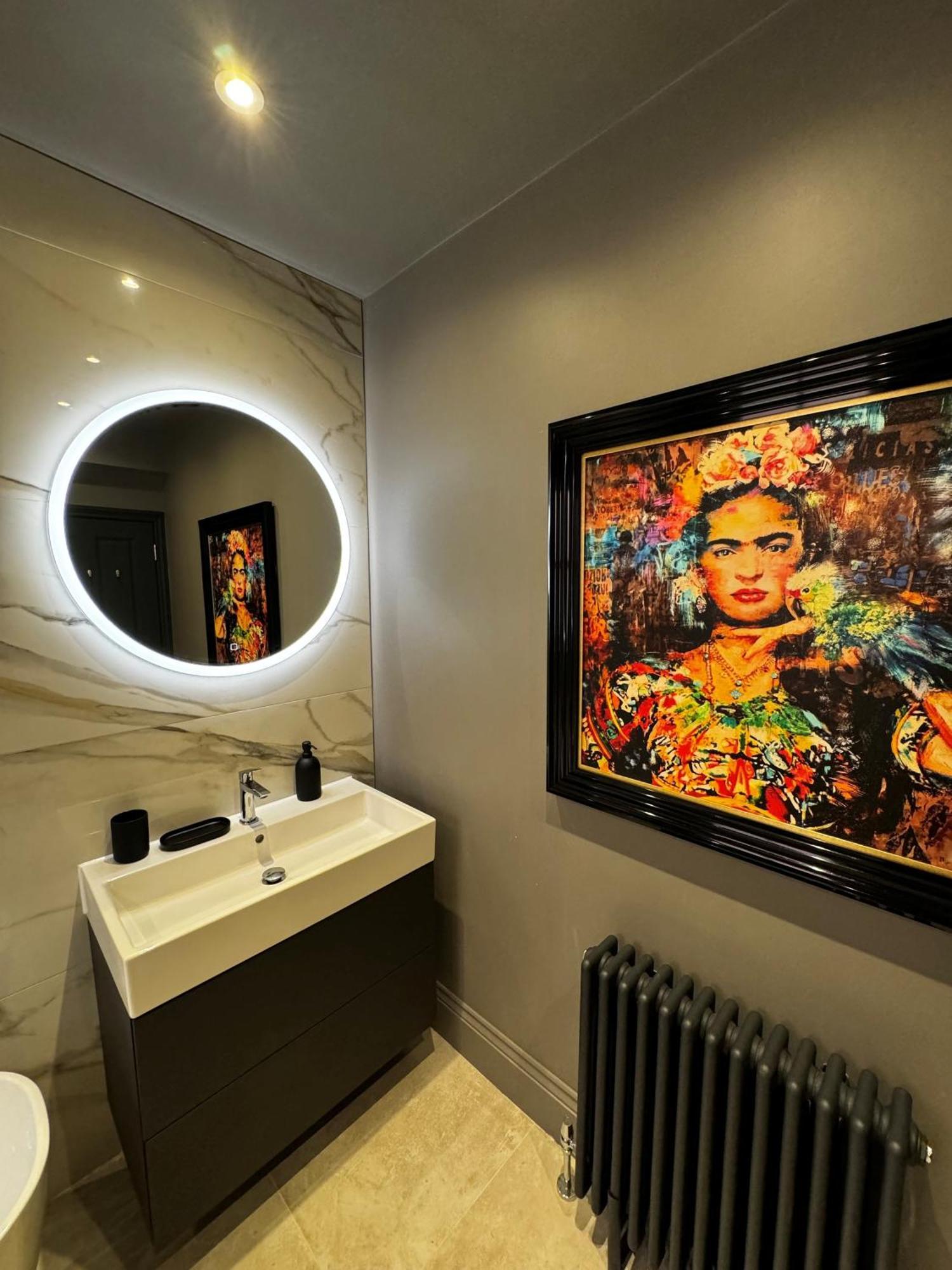 Romeo'S Arch High End Luxury In Centre Of Stratford With Parking Apartment Exterior photo